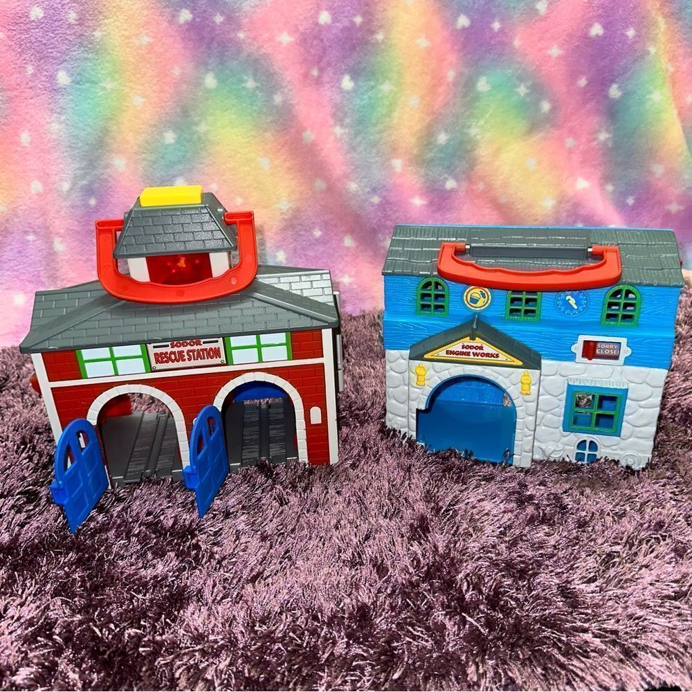 Thomas and friends SODOR ENGINE & RECUE STATION play set